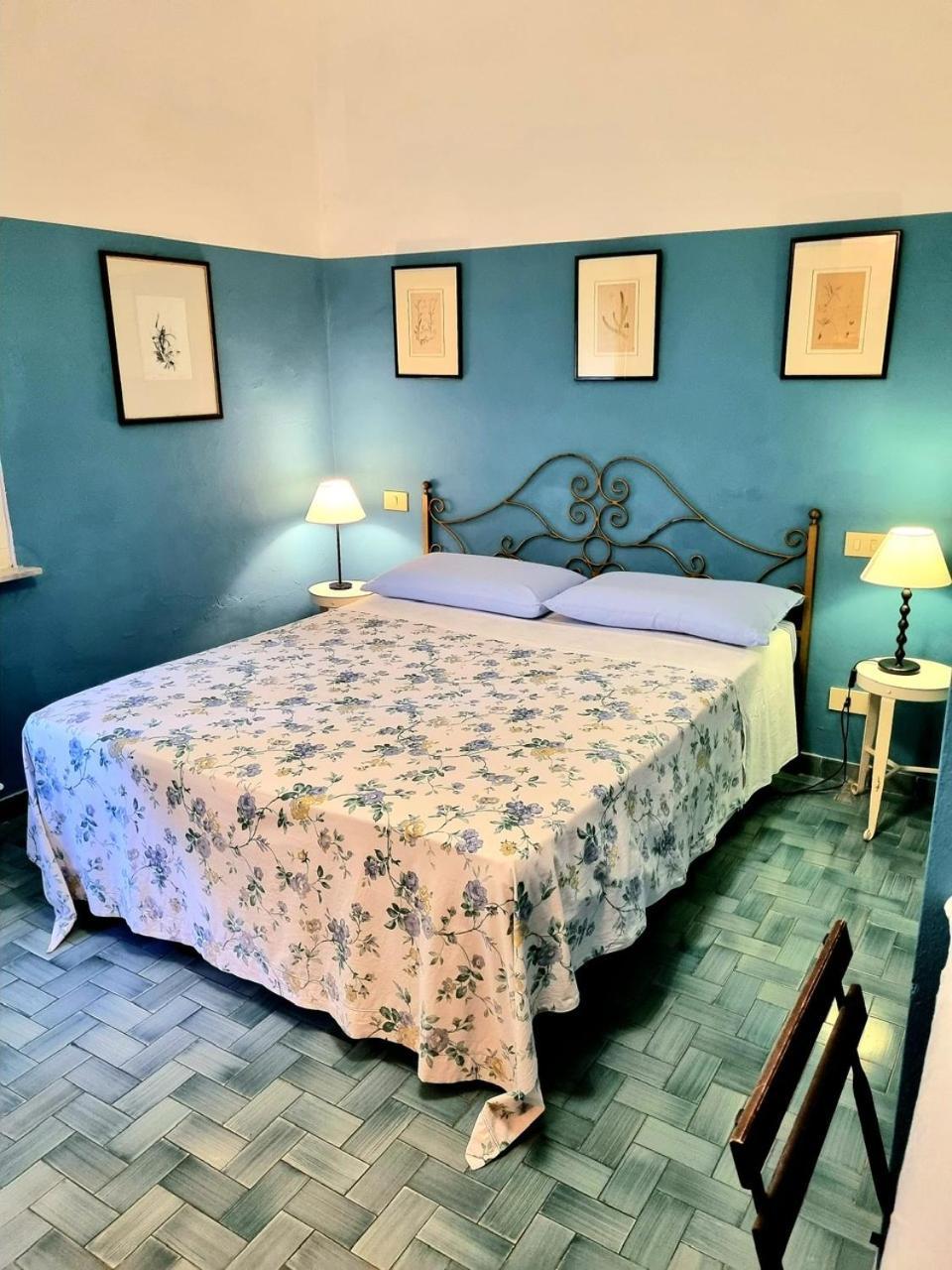 Casa Cambini Bed & Breakfast Marina di Massa Bagian luar foto