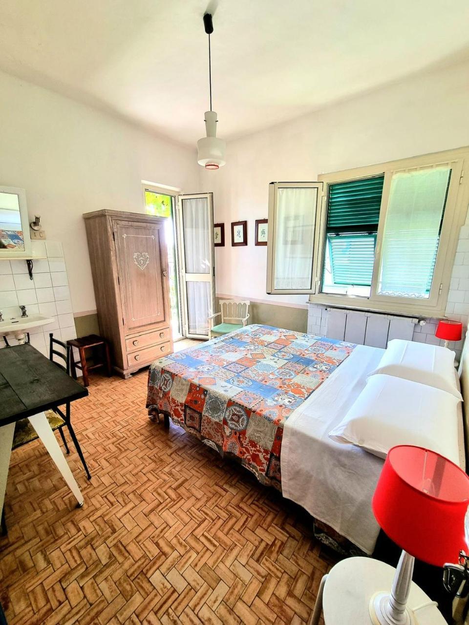 Casa Cambini Bed & Breakfast Marina di Massa Bagian luar foto