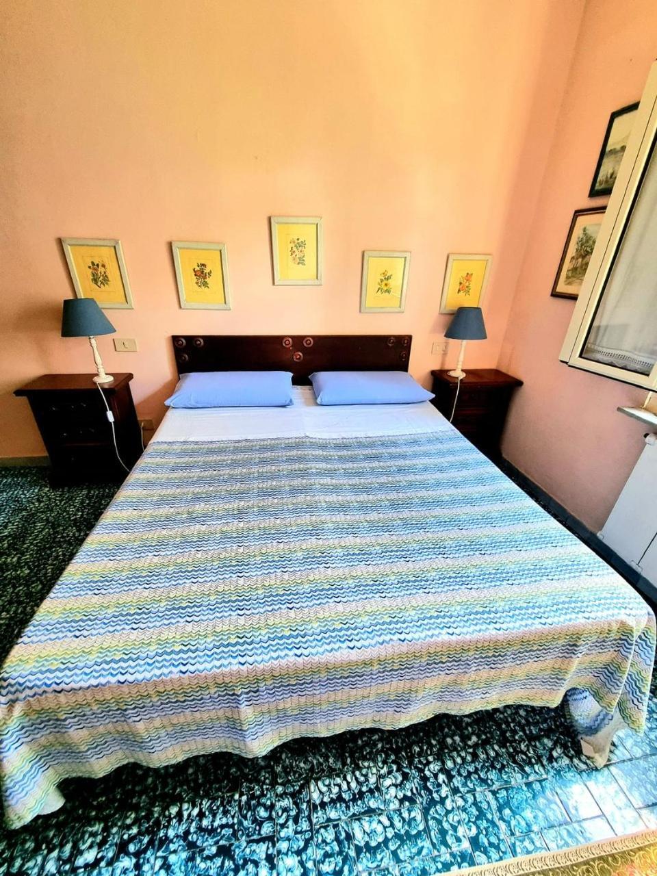 Casa Cambini Bed & Breakfast Marina di Massa Bagian luar foto